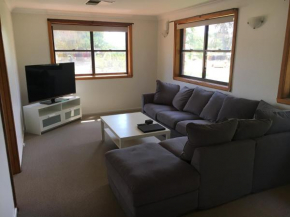 Tidy 4 Bedroom 2 Bathroom House Close to Town, Parkes